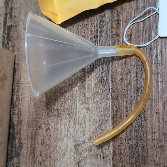 Vintage Wolfard Blown Glass Oil Lamp 9” tall from Plymouth Harlee Inc. - Picture 6 of 13